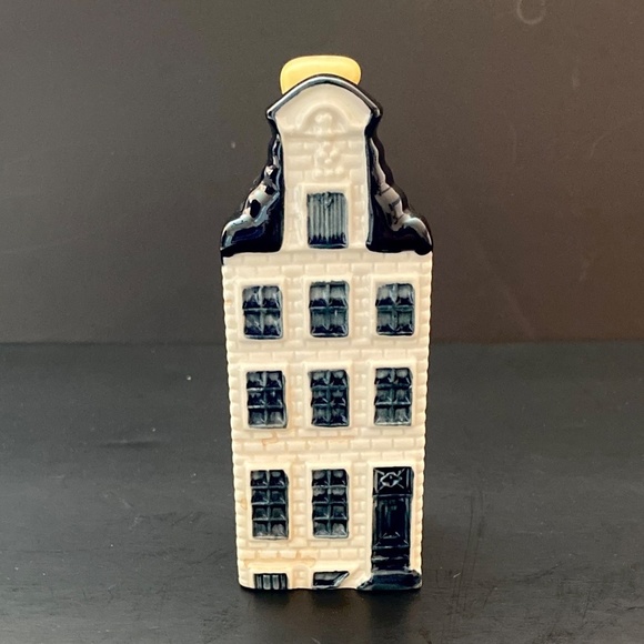 KLM Delft Blue and White House, #59 2013 SEALED WITH  LIQUOR - Picture 4 of 6